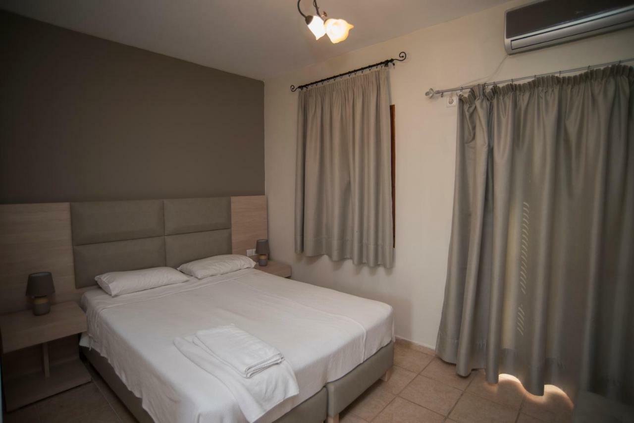 T'Aloni Hotel Chortata Exterior photo